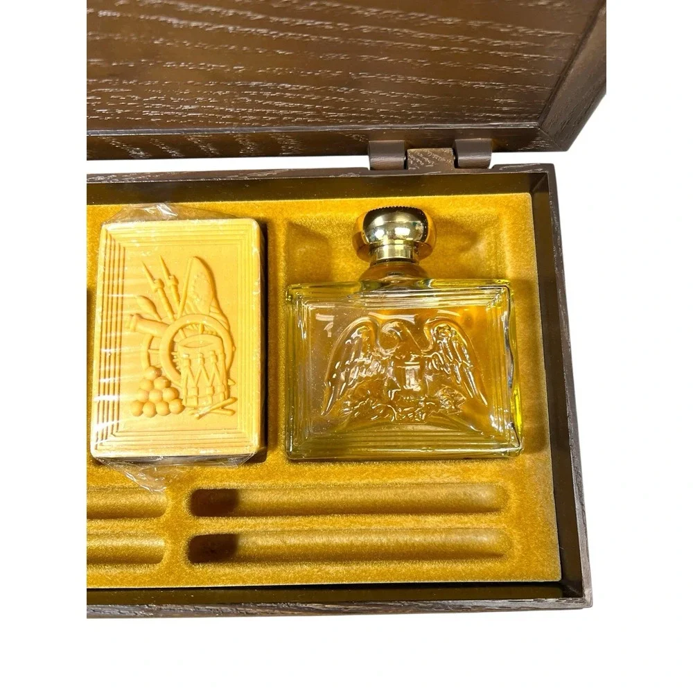 EAGLE BOX AVON ORIGINAL DEEP WOODS COLOGNE, AFTER SHAVE‎ 3 FL OZ SOAP 5 OZ